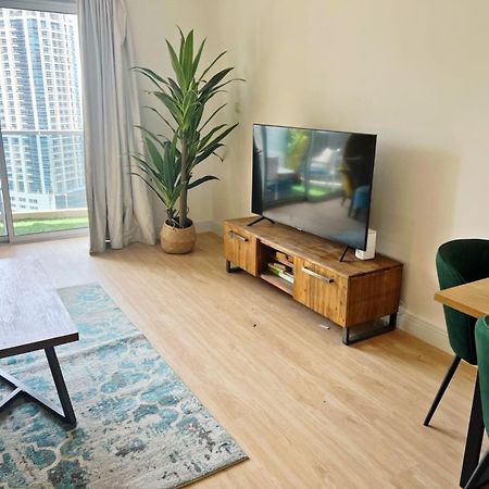Newly Renovated Marina & Sea View Family Condo Dubái Exterior foto