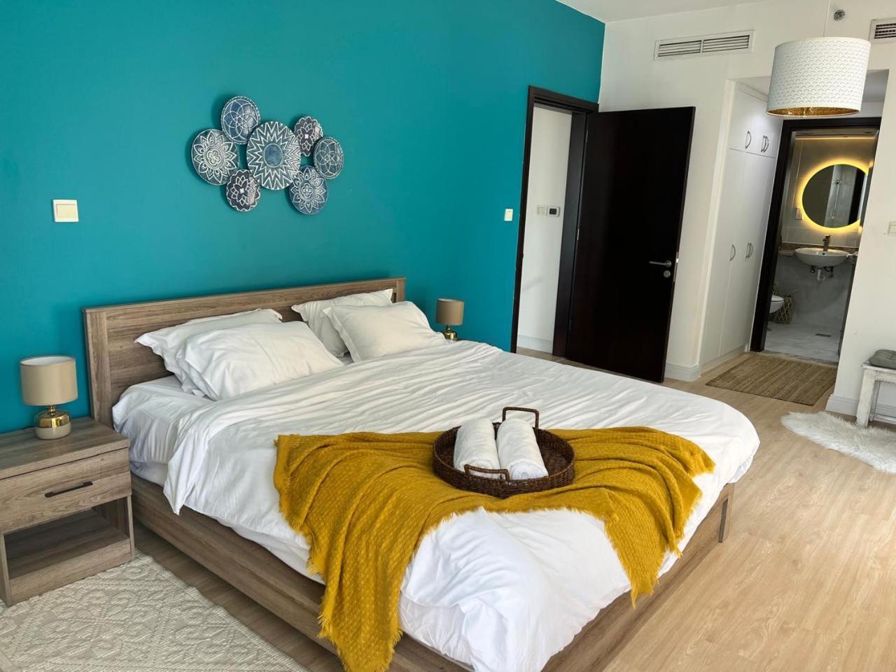 Newly Renovated Marina & Sea View Family Condo Dubái Exterior foto