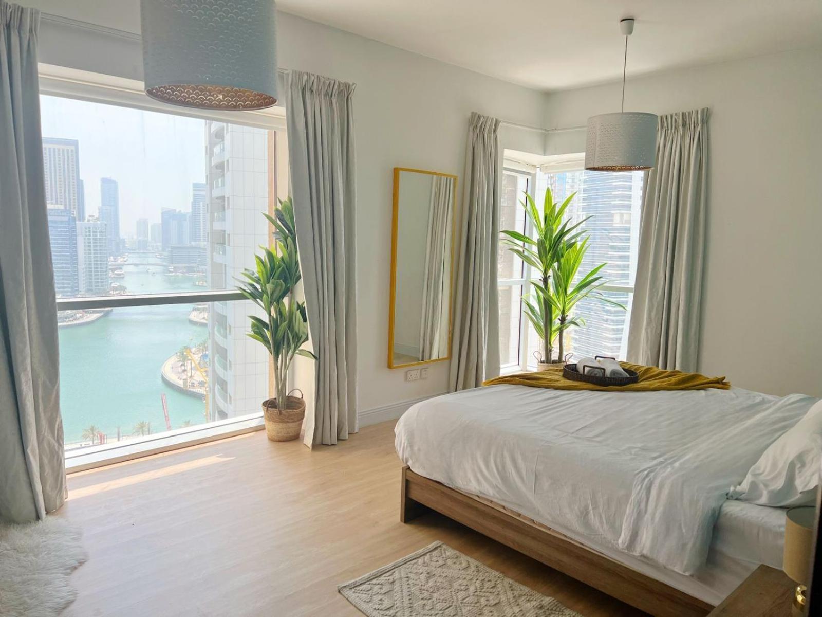 Newly Renovated Marina & Sea View Family Condo Dubái Exterior foto