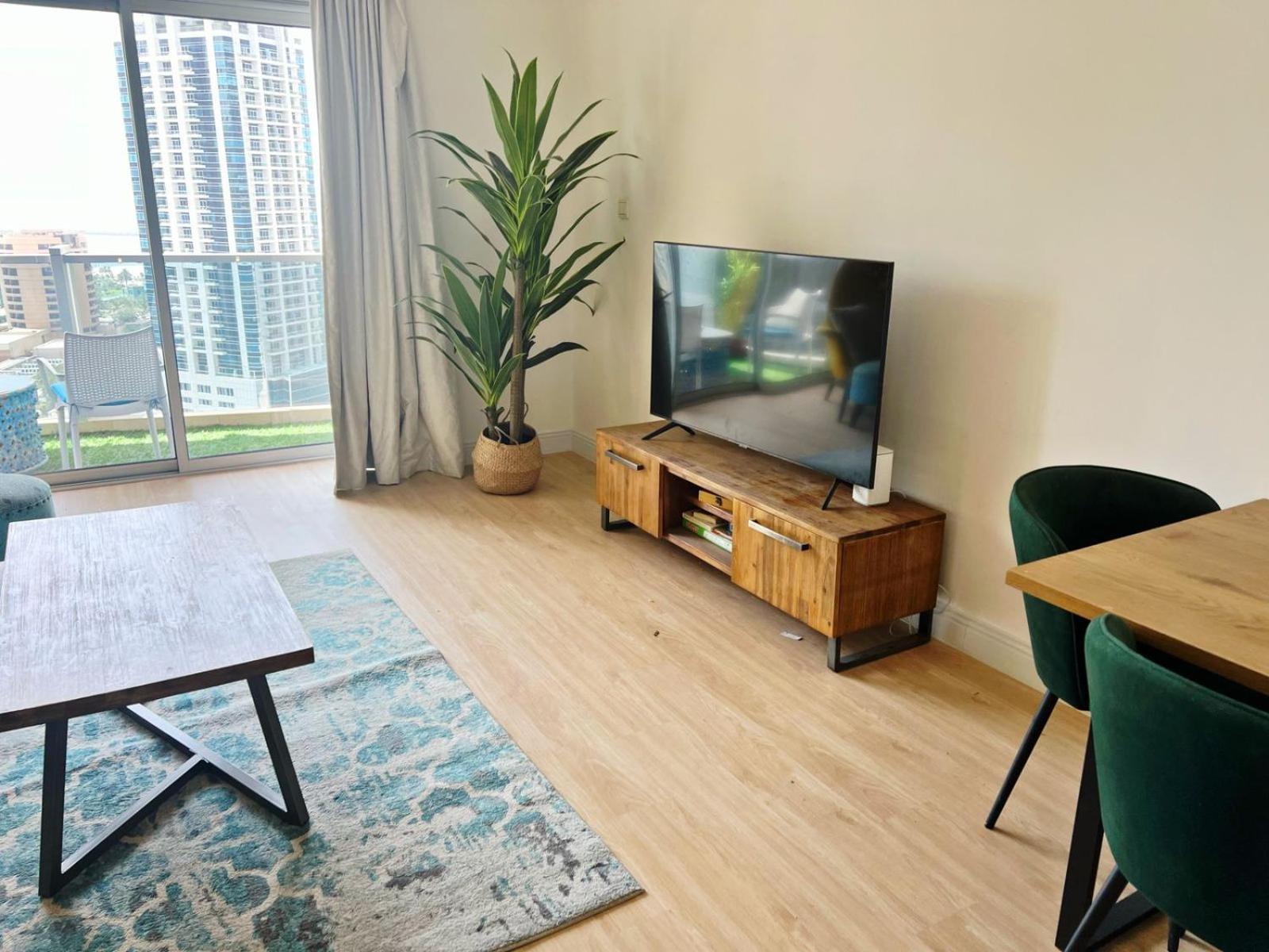 Newly Renovated Marina & Sea View Family Condo Dubái Exterior foto